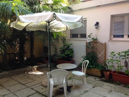 Gaffaro Elegant apt with private patio!  - image 3